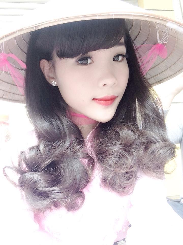 《商务旅游和女老板戴的帽子》